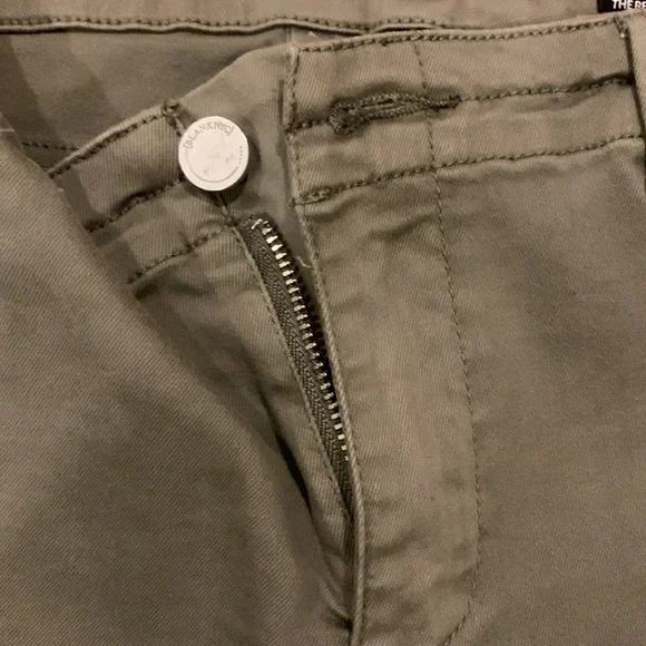 BLANKNYC Women's The Reade Crop Olive Ankle-Zip Skinny Cargo Jeans, Size 29 - Picture 5 of 8